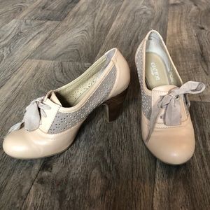 Crown Vintage Peach Cheryl Heel/Bootie, Size 6